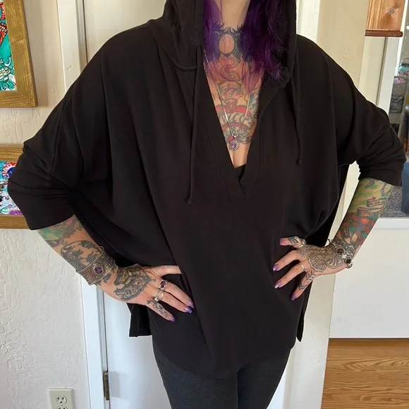 Beyond Yoga Poncho - Picture 6 of 10